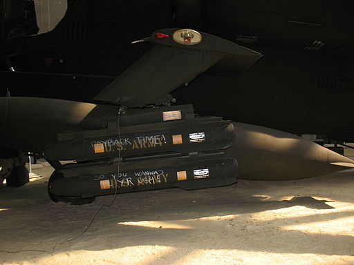 Hellfire Missiles Mounted on Apache 3898 2076797026