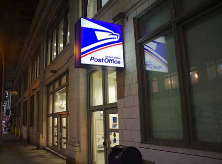 USPS facade with sign. Image: Pixabay