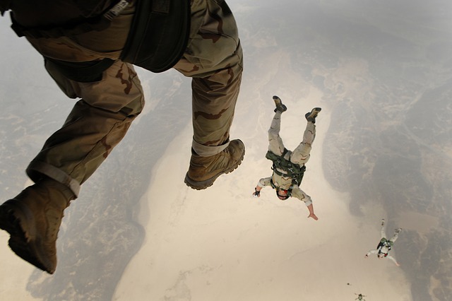 skydiving-658405 640x426